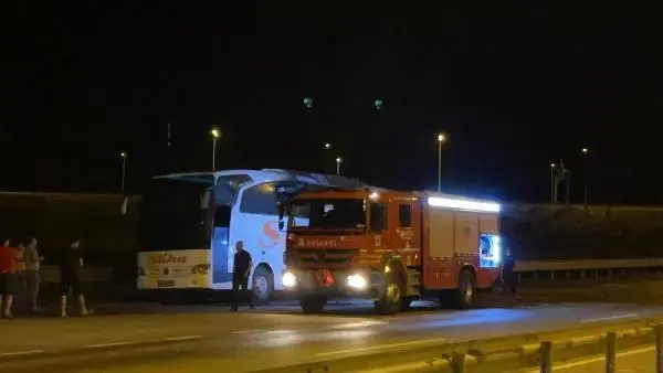 AKSARAY-YOLCU OTOBÜSÜ ALEVLER İÇİNDE KALDI, YOLCULAR SON ANDA KURTULDU