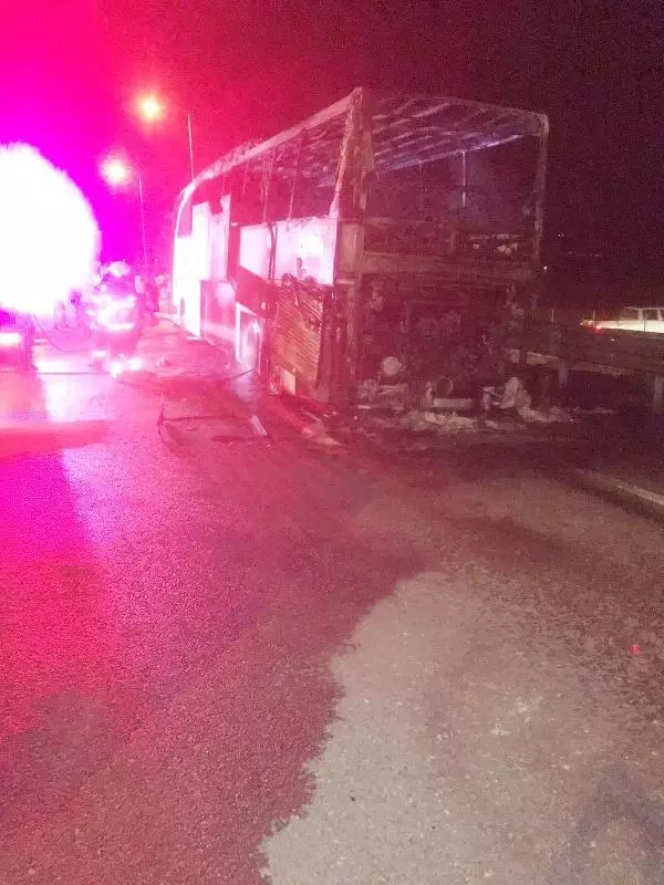AKSARAY-YOLCU OTOBÜSÜ ALEVLER İÇİNDE KALDI, YOLCULAR SON ANDA KURTULDU