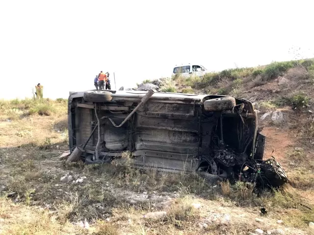 Yoldan çıkan hafif ticari araç uçuruma yuvarlandı: 4 yaralı
