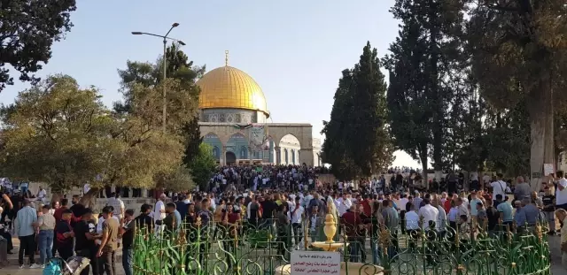Binlerce Müslüman, bayram namazını Mescid-i Aksa'da kıldı