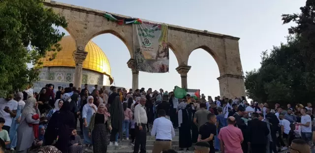 Binlerce Müslüman, bayram namazını Mescid-i Aksa'da kıldı