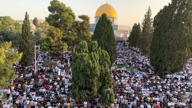 Binlerce Müslüman, bayram namazını Mescid-i Aksa'da kıldı