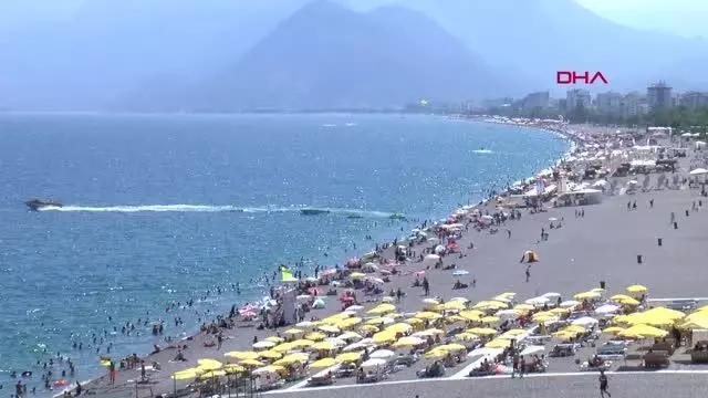 YÜZDE 100 DOLULUĞA ULAŞAN ANTALYA'DA TATİLCİLER SAHİLE KOŞTU YÜZDE 100 DOLULUĞA ULAŞAN ANTALYA'DA TATİLCİLER SAHİLE KOŞTU