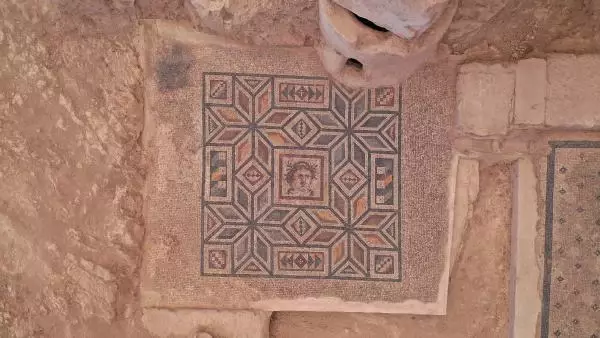 ZEUGMA'DA KAYA ODALARI GÜN YÜZÜNE ÇIKARILDI