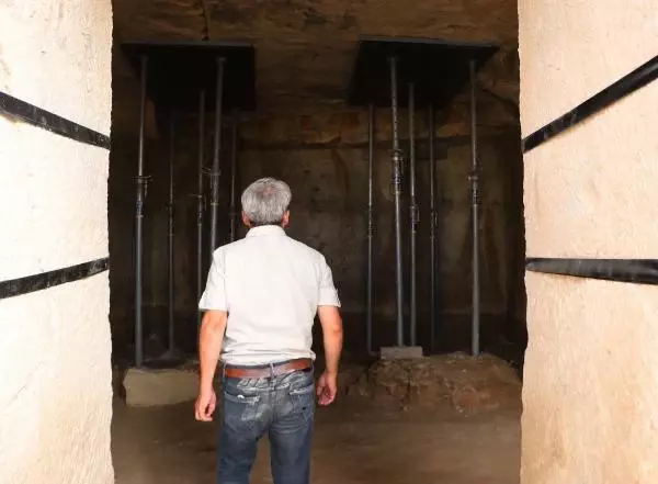 ZEUGMA'DA KAYA ODALARI GÜN YÜZÜNE ÇIKARILDI ZEUGMA'DA KAYA ODALARI GÜN YÜZÜNE ÇIKARILDI