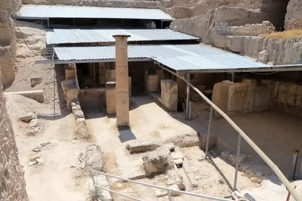 ZEUGMA'DA KAYA ODALARI GÜN YÜZÜNE ÇIKARILDI