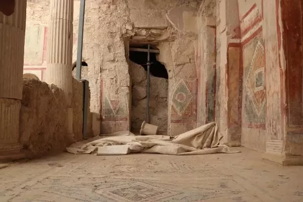ZEUGMA'DA KAYA ODALARI GÜN YÜZÜNE ÇIKARILDI