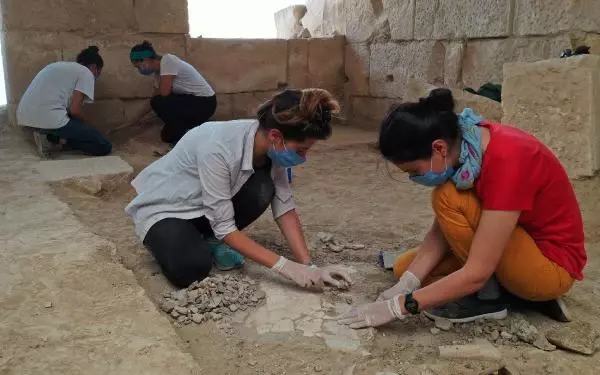 ZEUGMA'DA KAYA ODALARI GÜN YÜZÜNE ÇIKARILDI
