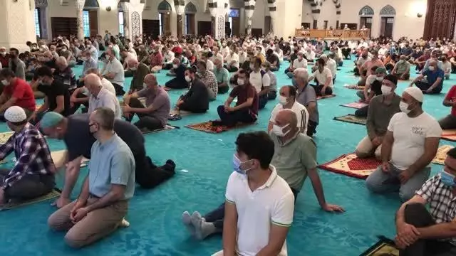 Kurban Bayramı namazı kılındı (2)