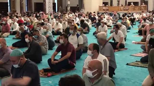 Kurban Bayramı namazı kılındı (2)