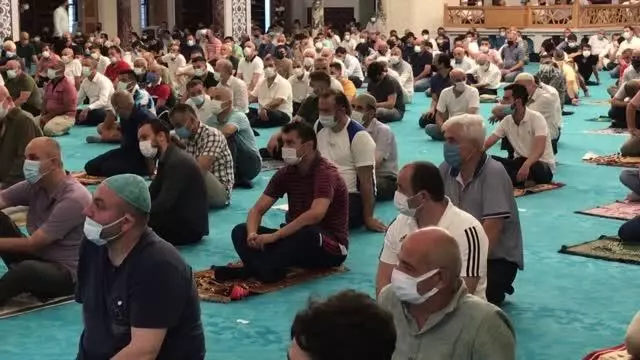 Kurban Bayramı namazı kılındı (2)