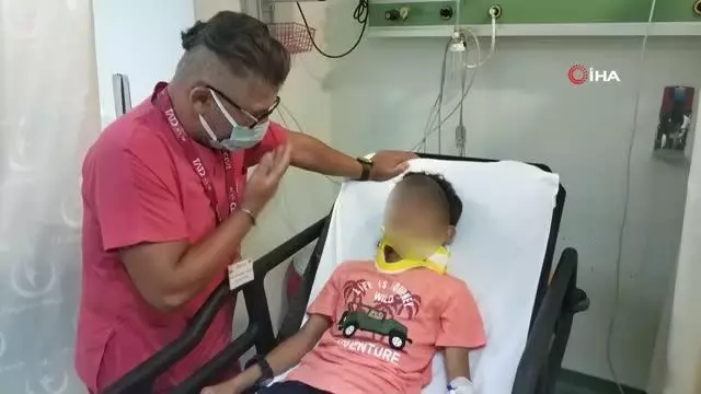 Son dakika! 11 yaşındaki çocuk gizlice anahtarını aldığı araçla kaza yapıp yaralandı