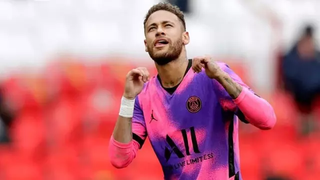 9 yıl sonra yeniden! Brezilyalı oyuncu Neymar, PES'in kapak yüzü ve elçisi oldu 9 yıl sonra yeniden! Brezilyalı oyuncu Neymar, PES'in kapak yüzü ve elçisi oldu