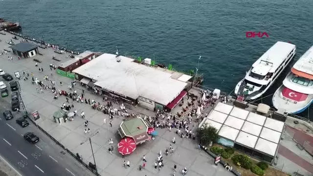 (Havadan fotoğraflarla) Adalar'a sefer düzenleyen vapur iskeleleri doldu taştı