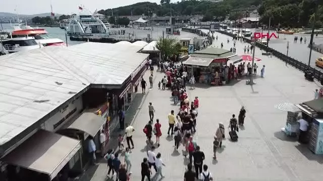(Havadan fotoğraflarla) Adalar'a sefer düzenleyen vapur iskeleleri doldu taştı