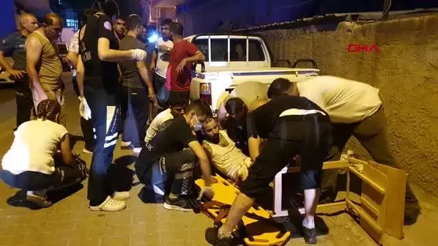 ADANA-BAYRAMDA HUSUMETLİ OLDUĞU AMCASI VE KUZENİNİ AV TÜFEĞİYLE VURDU: 2 YARALI