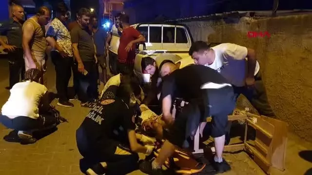 ADANA-BAYRAMDA HUSUMETLİ OLDUĞU AMCASI VE KUZENİNİ AV TÜFEĞİYLE VURDU: 2 YARALI