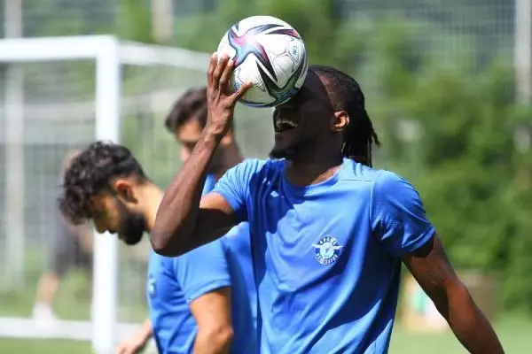 SPOR Adana Demirsporlu Rassoul: Süper Lig'i en azından 3'üncü bitirmek istiyoruz