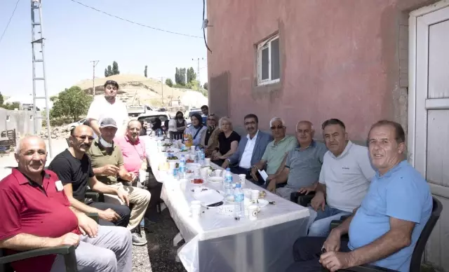Ahlat Derneklerinden 900 aileye kurban eti