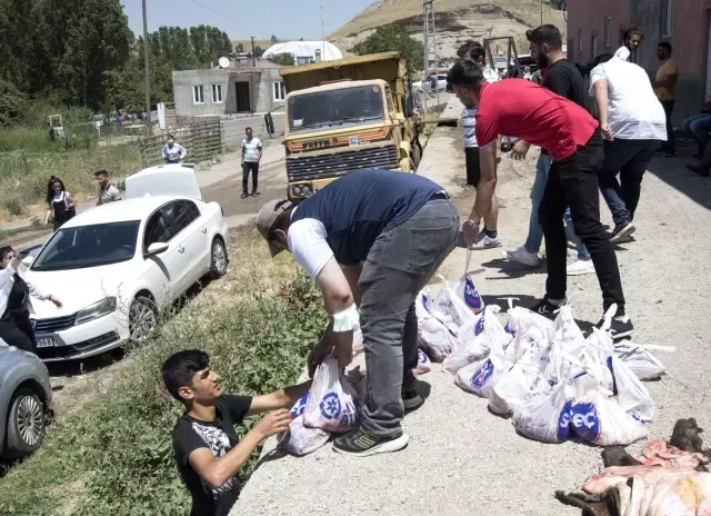 Ahlat Derneklerinden 900 aileye kurban eti