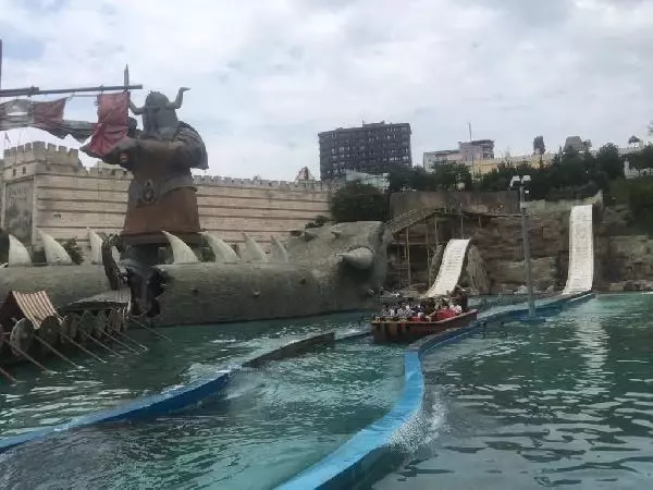 İSTANBUL, AİLELER VE GENÇLER BAYRAM TATİLİNİ EĞLENCE MERKEZİNDE GEÇİRİYOR