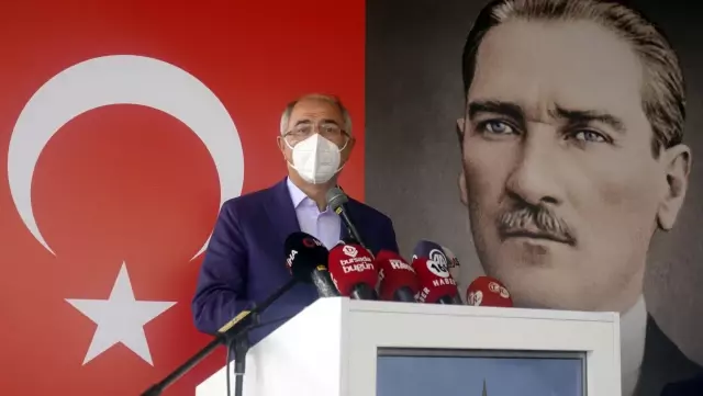 AK Parti Genel Başkan Yardımcısı Efkan Ala, partisinin bayramlaşma töreninde konuştu