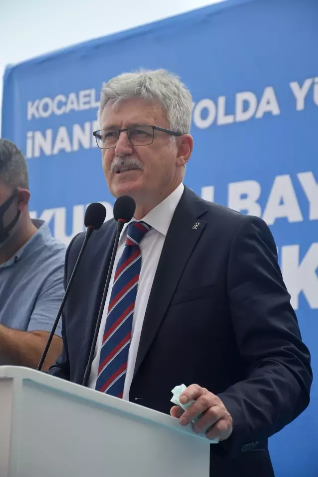 AK Parti MKYK Üyesi Zeybek, partisinin bayramlaşma programında konuştu