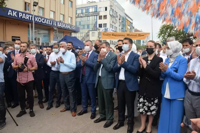 AK Parti MKYK Üyesi Zeybek, partisinin bayramlaşma programında konuştu