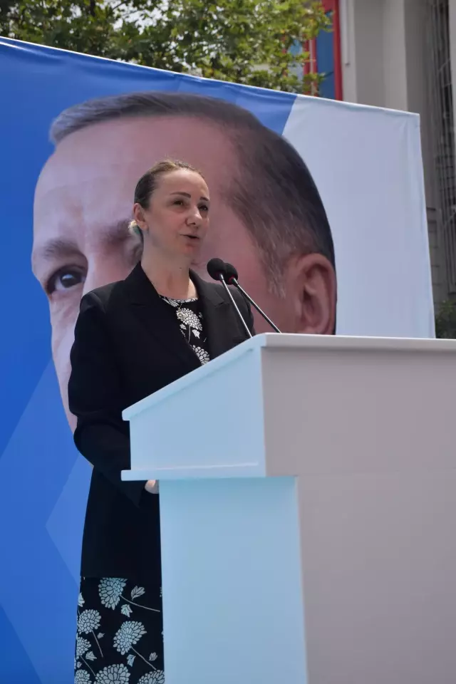 AK Parti MKYK Üyesi Zeybek, partisinin bayramlaşma programında konuştu