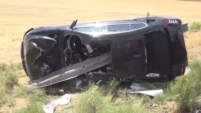 Aksaray'da feci kaza...Çarpıp takla attığı bariyerler otomobile saplandı: 2 ölü, 4 yaralı