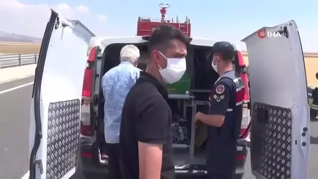 Aksaray'da feci kaza...Çarpıp takla attığı bariyerler otomobile saplandı: 2 ölü, 4 yaralı