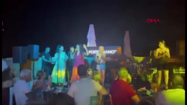 AKYARLAR'DA ÜNLÜLERE 90'LAR PARTİSİ