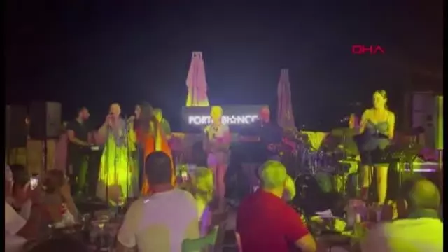 AKYARLAR'DA ÜNLÜLERE 90'LAR PARTİSİ