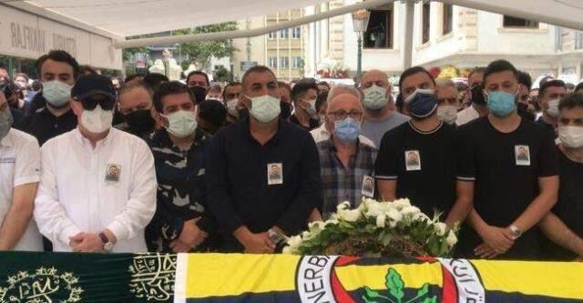 Alişan'ın koronavirüs nedeniyle vefat eden kardeşi son yolculuğuna uğurlanıyor Alişan'ın koronavirüs nedeniyle vefat eden kardeşi son yolculuğuna uğurlanıyor
