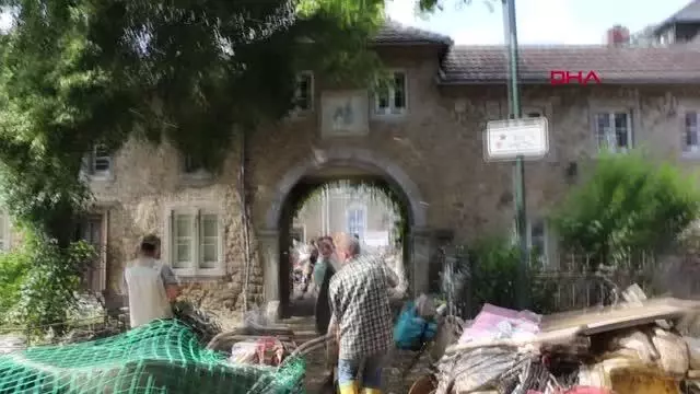 Almanya'da Stolberg bölge sakinleri selde yaşananları anlattı Almanya'da Stolberg bölge sakinleri selde yaşananları anlattı