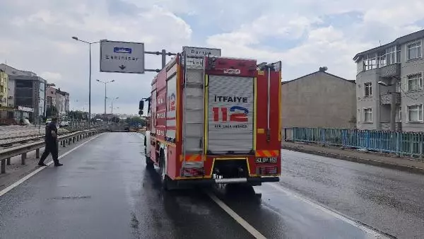 ALTGEÇİT SUYLA DOLDU, FERİBOT YOLU ULAŞIMA KAPANDI