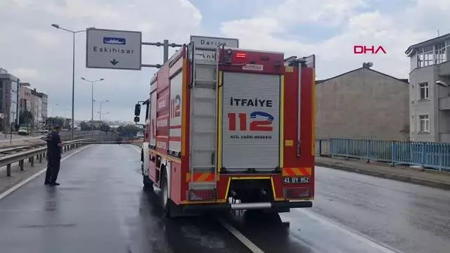ALTGEÇİT SUYLA DOLDU, FERİBOT YOLU ULAŞIMA KAPANDI ALTGEÇİT SUYLA DOLDU, FERİBOT YOLU ULAŞIMA KAPANDI