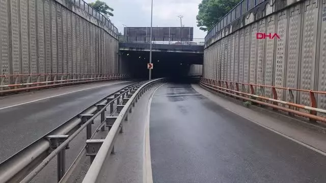 ALTGEÇİT SUYLA DOLDU, FERİBOT YOLU ULAŞIMA KAPANDI