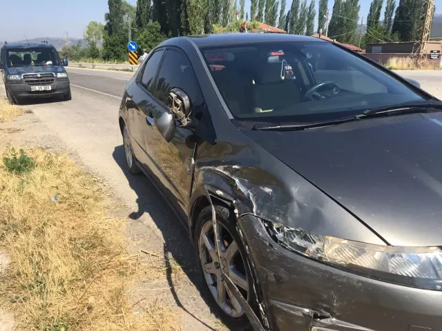 Amasya'da iki otomobil çarpıştı: 2 yaralı Amasya'da iki otomobil çarpıştı: 2 yaralı