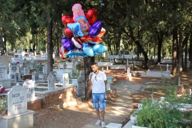 Son Dakika | Baloncunun çocuk mezarlarına balon bağlaması sosyal medyada ilgili gördü