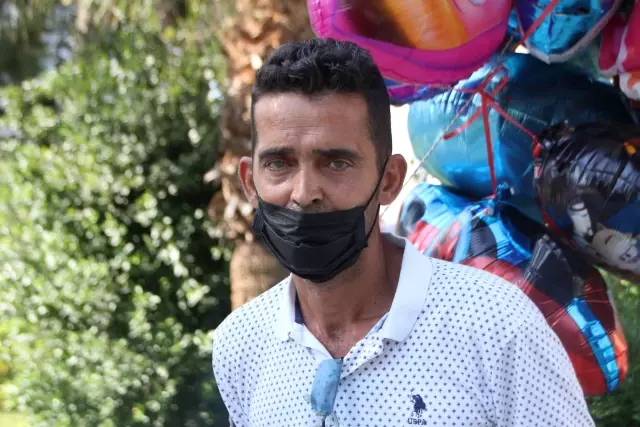 Son Dakika | Baloncunun çocuk mezarlarına balon bağlaması sosyal medyada ilgili gördü
