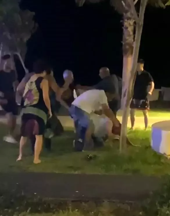 Antalya'da 'niye baktın' kavgasında yumruklar konuştu Antalya'da 'niye baktın' kavgasında yumruklar konuştu