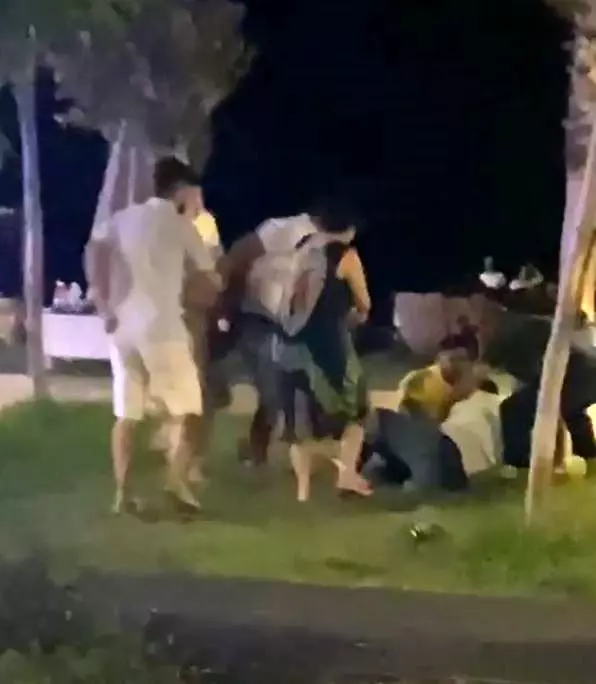 Antalya'da 'niye baktın' kavgasında yumruklar konuştu
