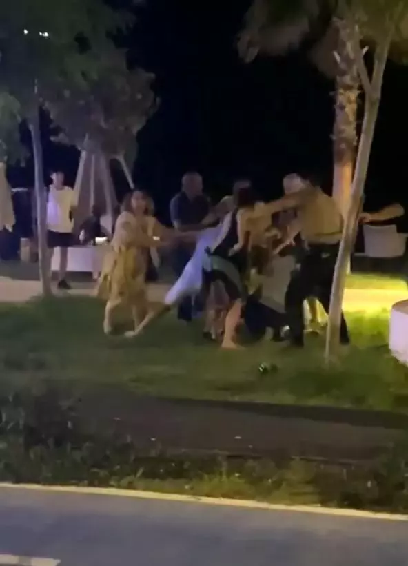 Antalya'da 'niye baktın' kavgasında yumruklar konuştu