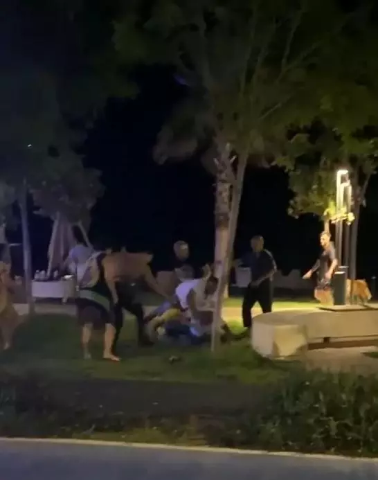 Antalya'da 'niye baktın' kavgasında yumruklar konuştu