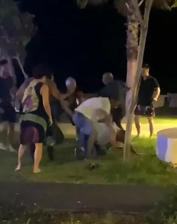 Antalya'da 'niye baktın' kavgasında yumruklar konuştu
