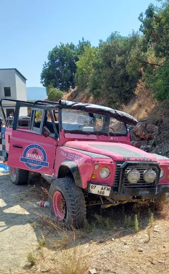 Son dakika haberi... Safari turu yapan araç şarampole devrildi: 1 kişi öldü, 9 kişi yaralandı