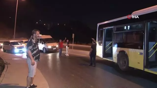 Arnavutköy'de yakıtı biten İETT otobüsü yolda kaldı, ilçe çıkışında trafik durdu