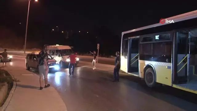 Arnavutköy'de yakıtı biten İETT otobüsü yolda kaldı, ilçe çıkışında trafik durdu
