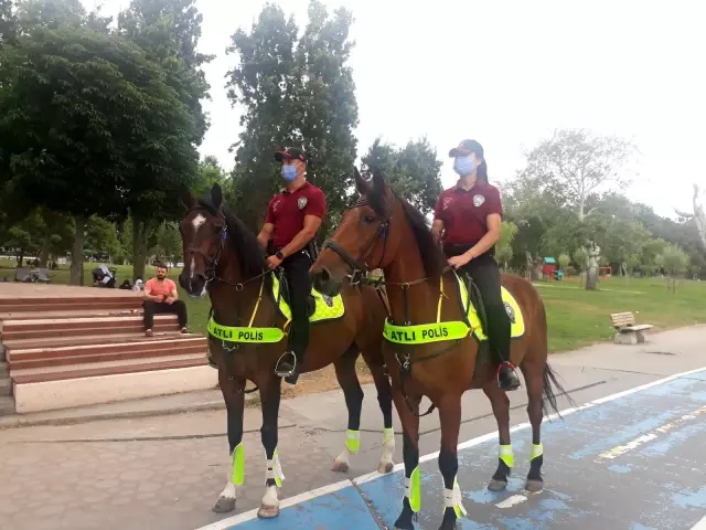 Atlı polislerden Florya Sahili'nde denetim yaptı